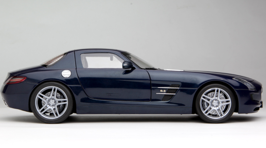 1/18 Minichamps Mercedes-Benz Mercedes SLS AMG (Blue) Diecast Car