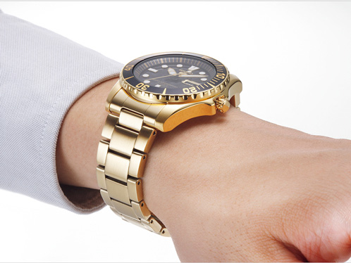 日本製ムーブメントを採用した「SEIKO 5 SPORTS」のダイバーズデザイン