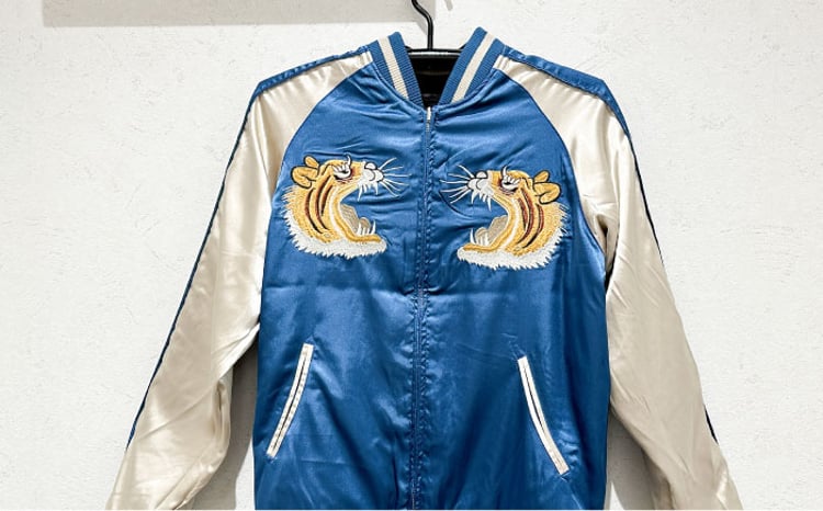 虎横須賀柄刺繍リバーシブルスカジャン サイズはS・M・L・XL・XXL 服